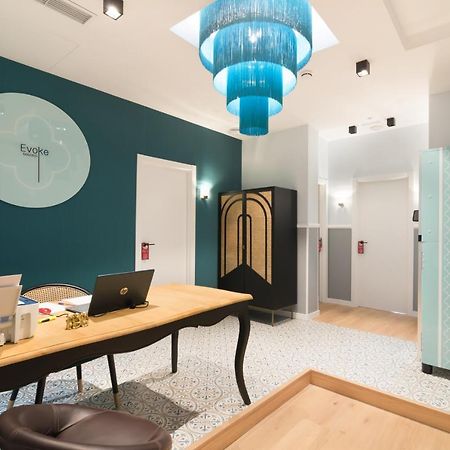 Hostal Evoke Madrid Bagian luar foto