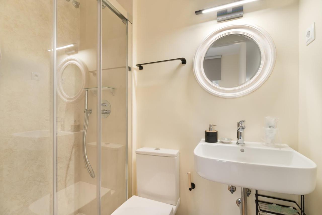 Hostal Evoke Madrid Bagian luar foto