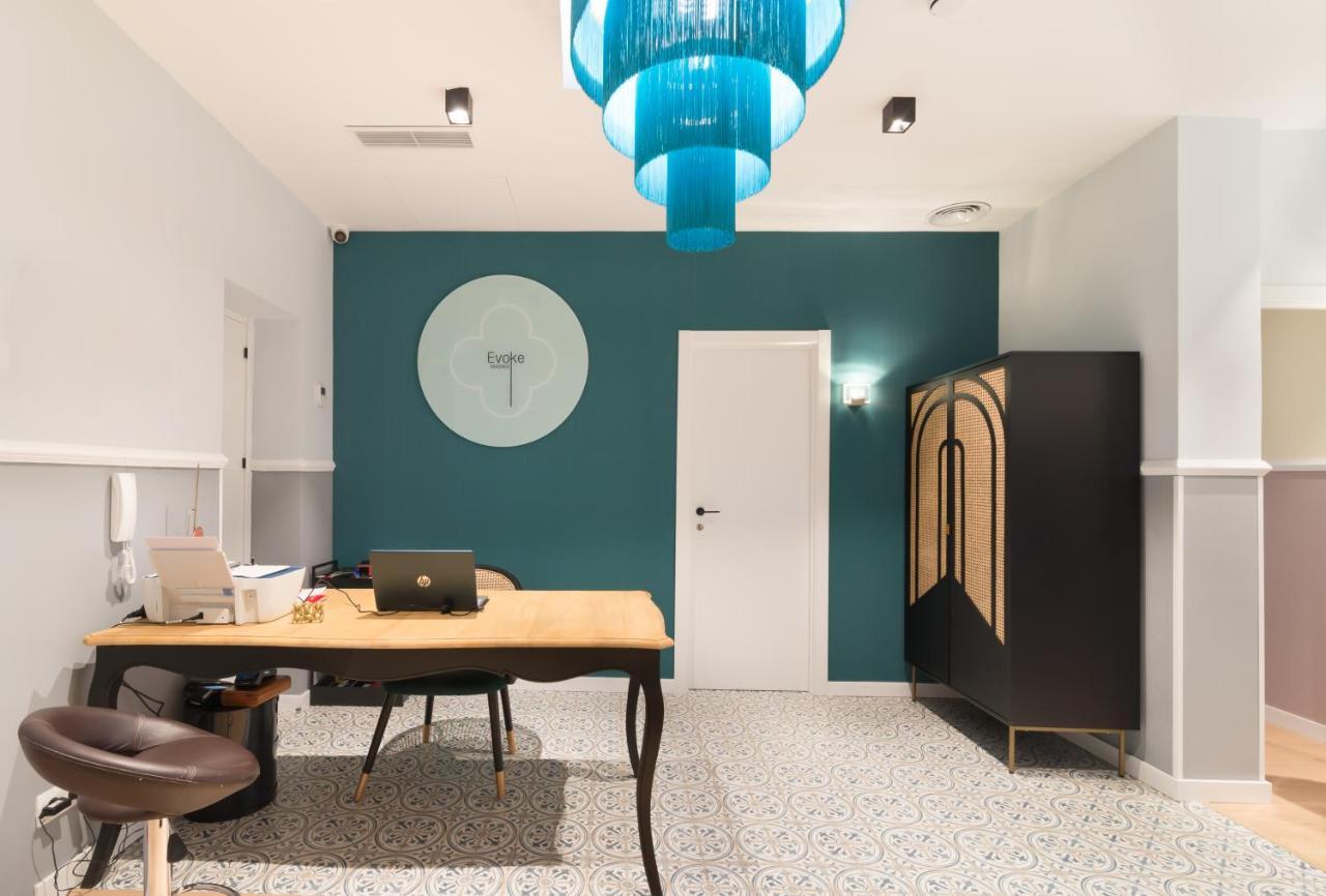 Hostal Evoke Madrid Bagian luar foto