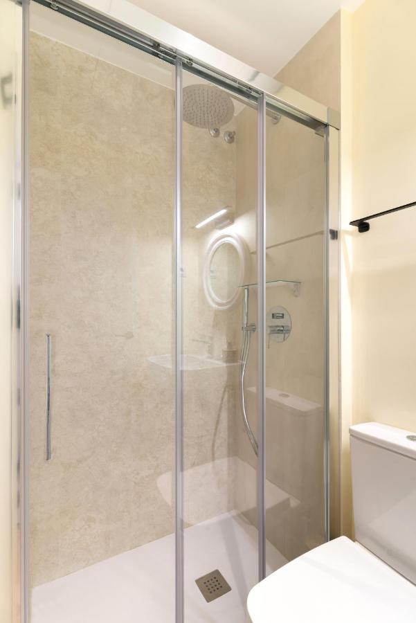 Hostal Evoke Madrid Bagian luar foto