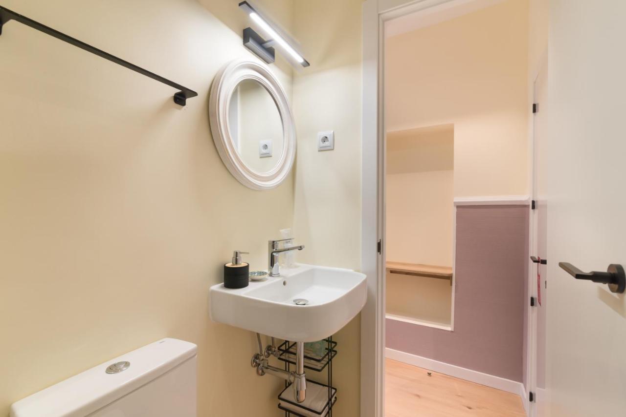 Hostal Evoke Madrid Bagian luar foto