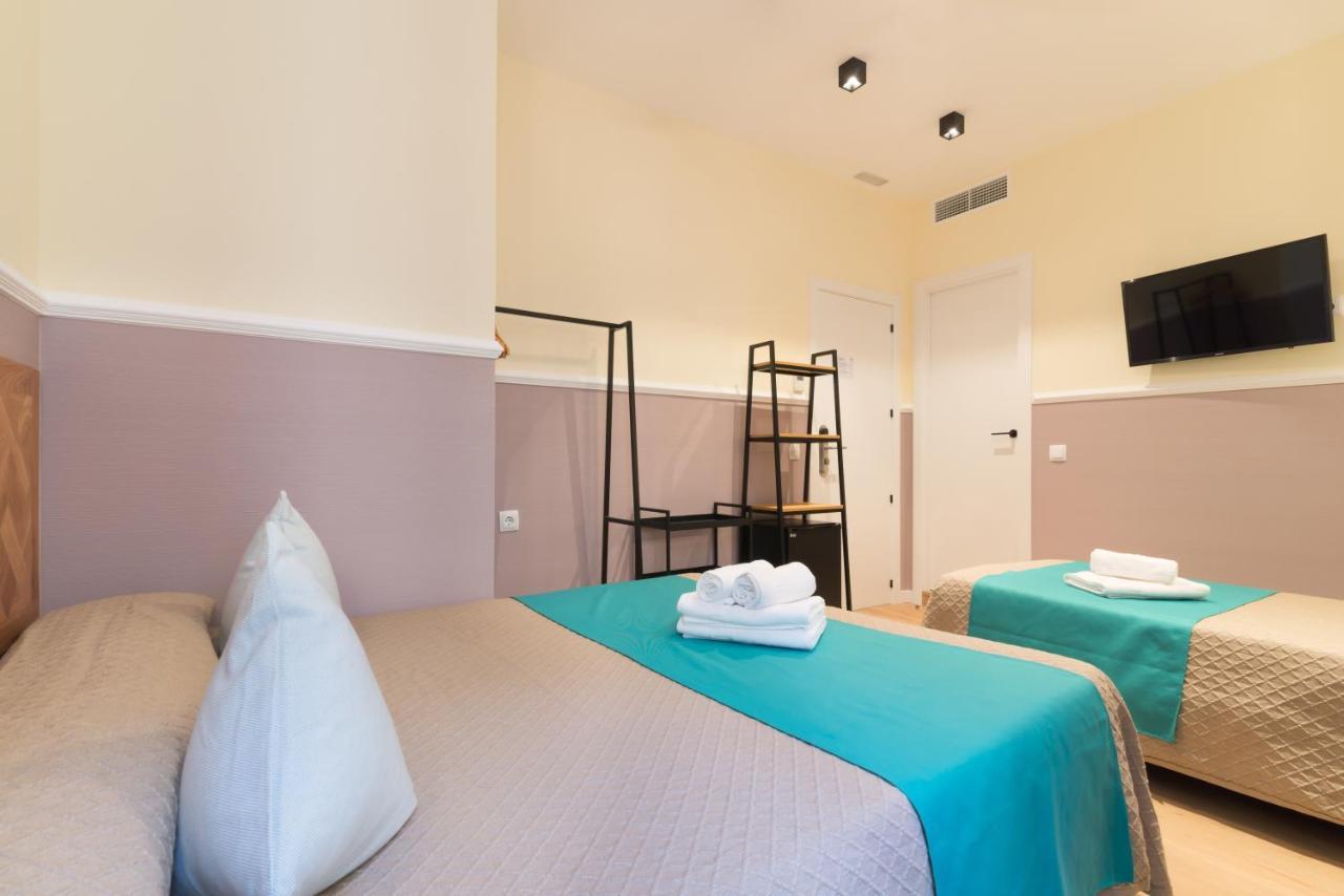 Hostal Evoke Madrid Bagian luar foto