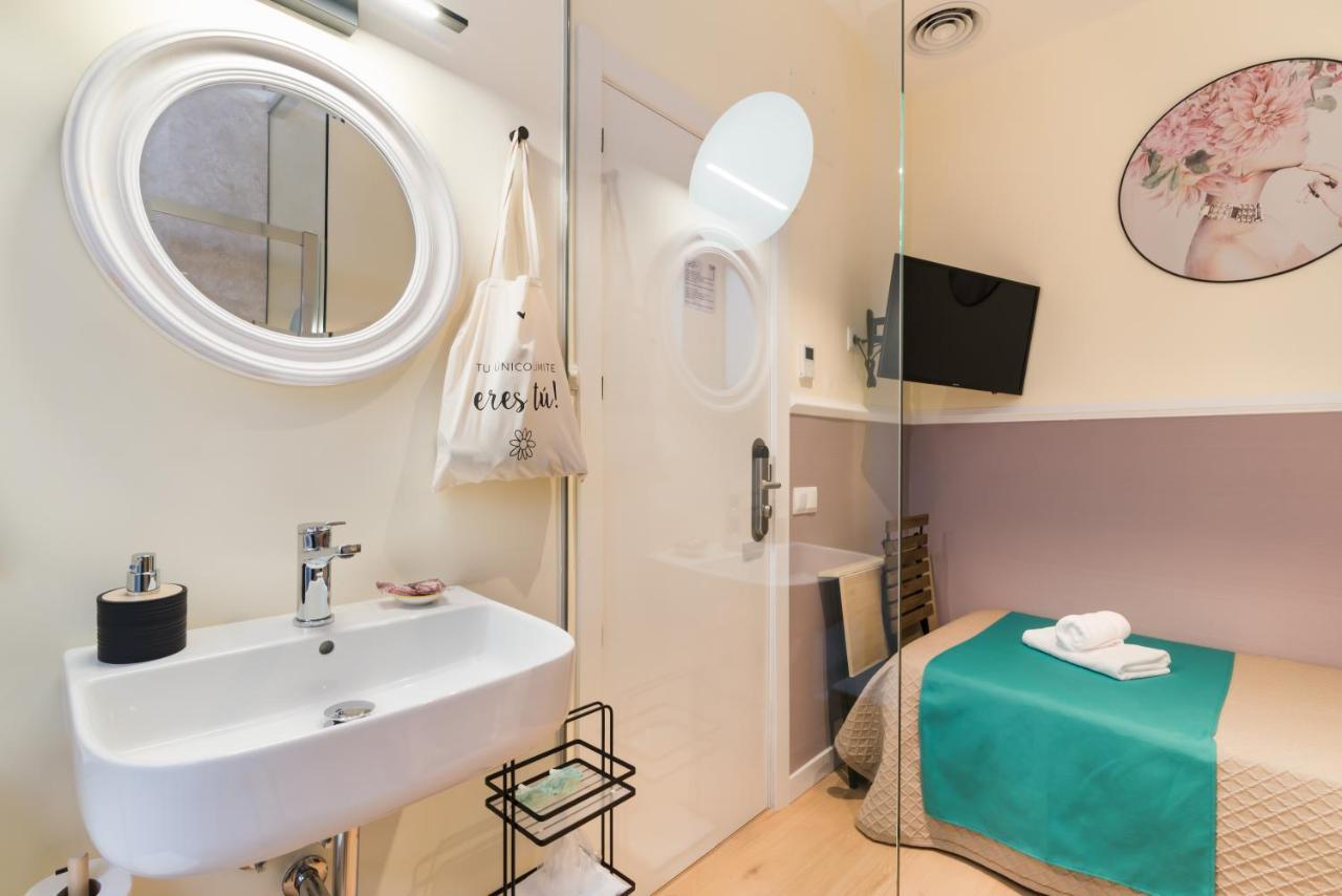 Hostal Evoke Madrid Bagian luar foto