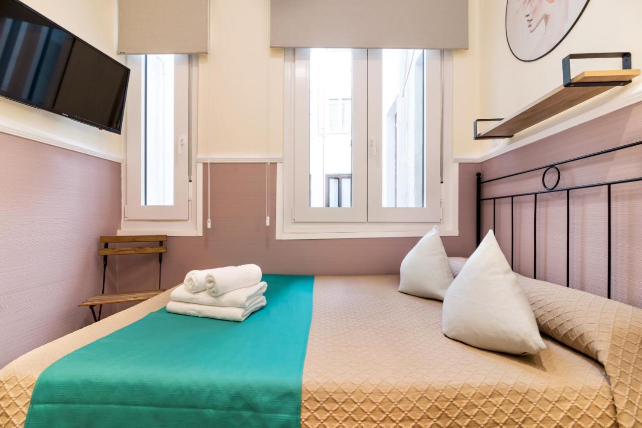 Hostal Evoke Madrid Bagian luar foto