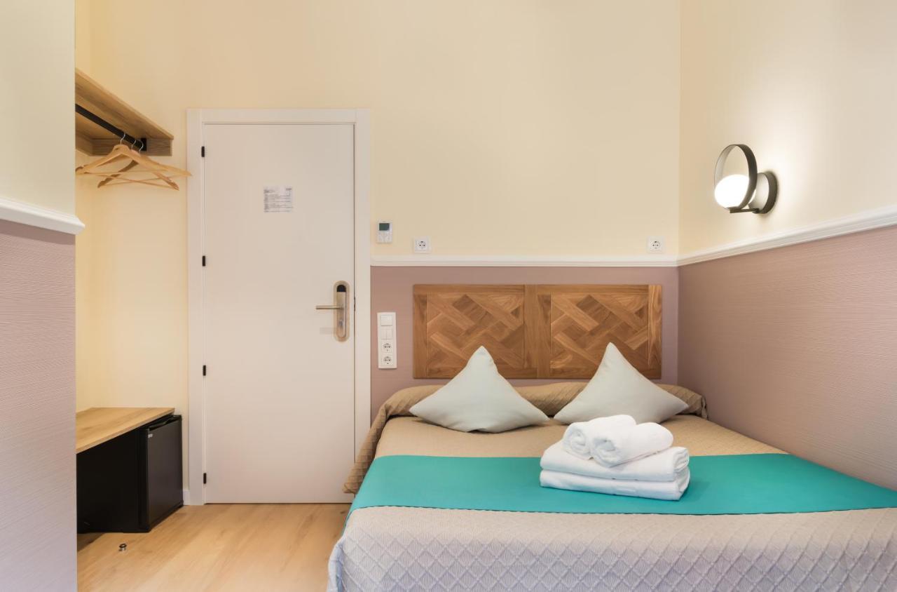 Hostal Evoke Madrid Bagian luar foto