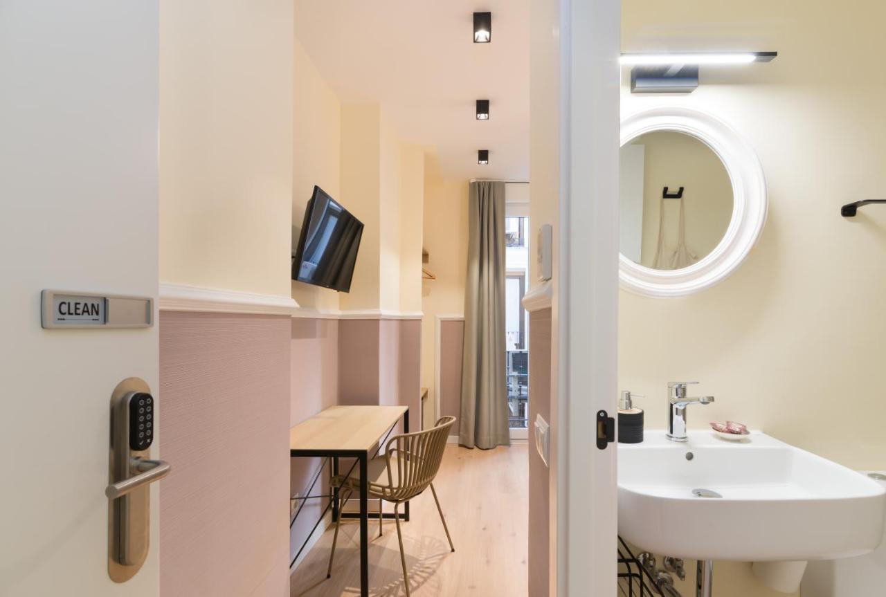 Hostal Evoke Madrid Bagian luar foto