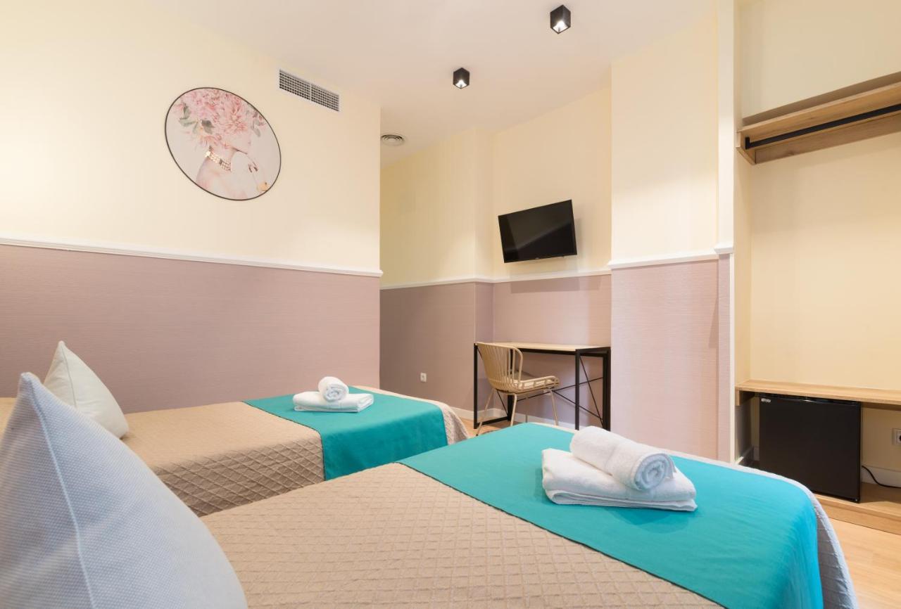 Hostal Evoke Madrid Bagian luar foto
