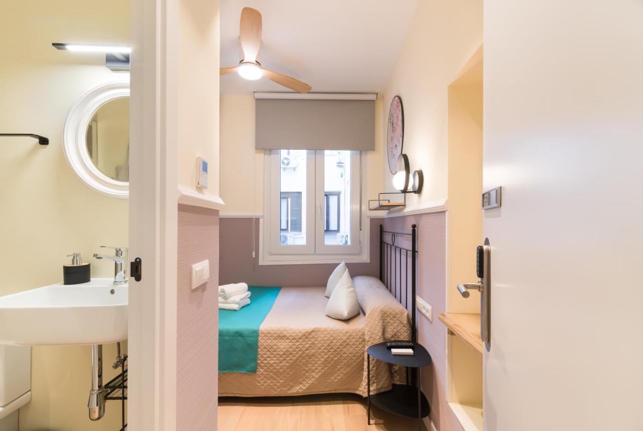 Hostal Evoke Madrid Bagian luar foto