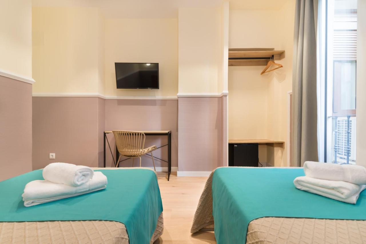 Hostal Evoke Madrid Bagian luar foto