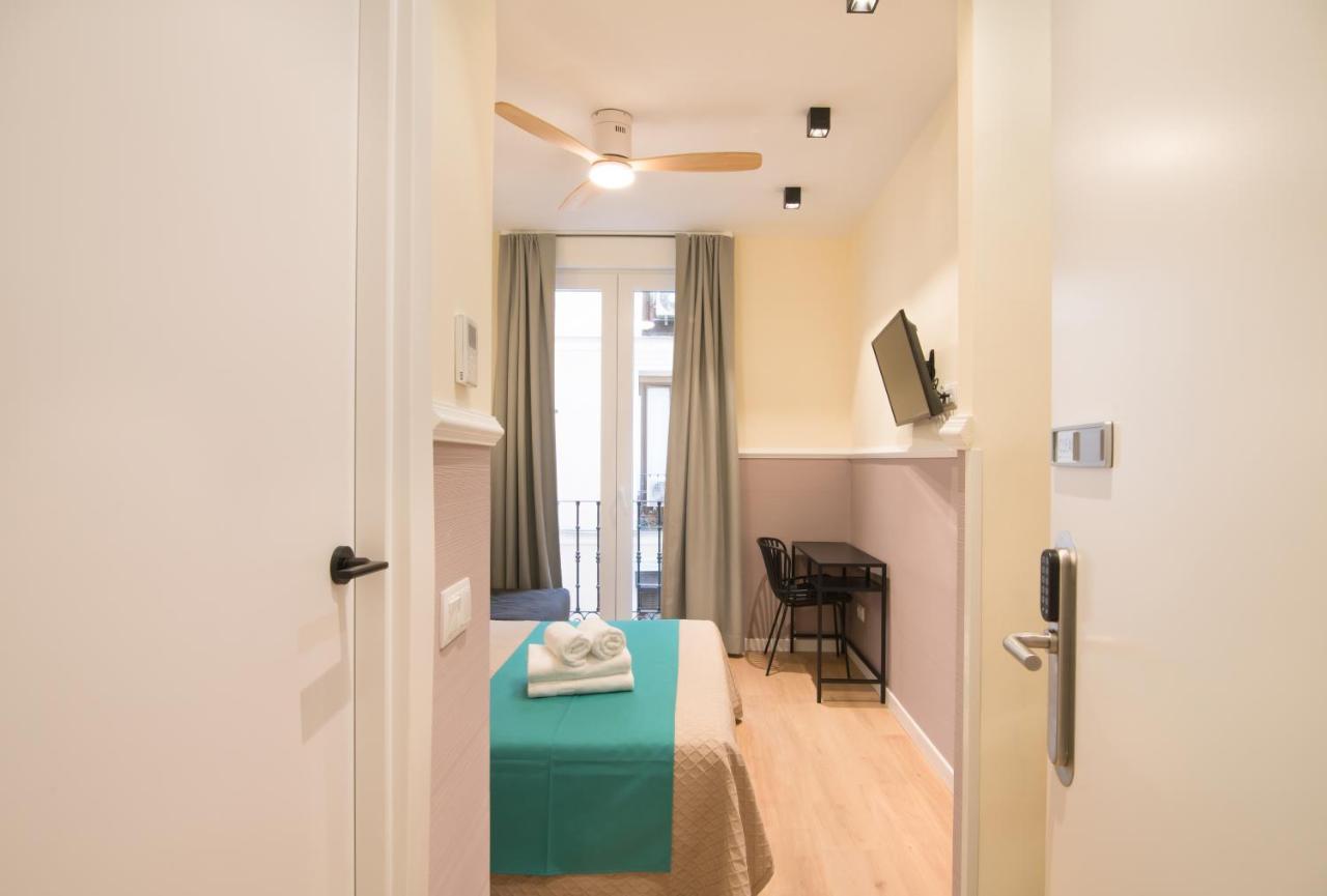 Hostal Evoke Madrid Bagian luar foto