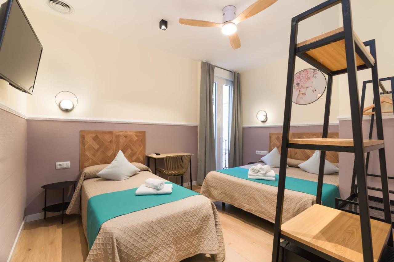 Hostal Evoke Madrid Bagian luar foto