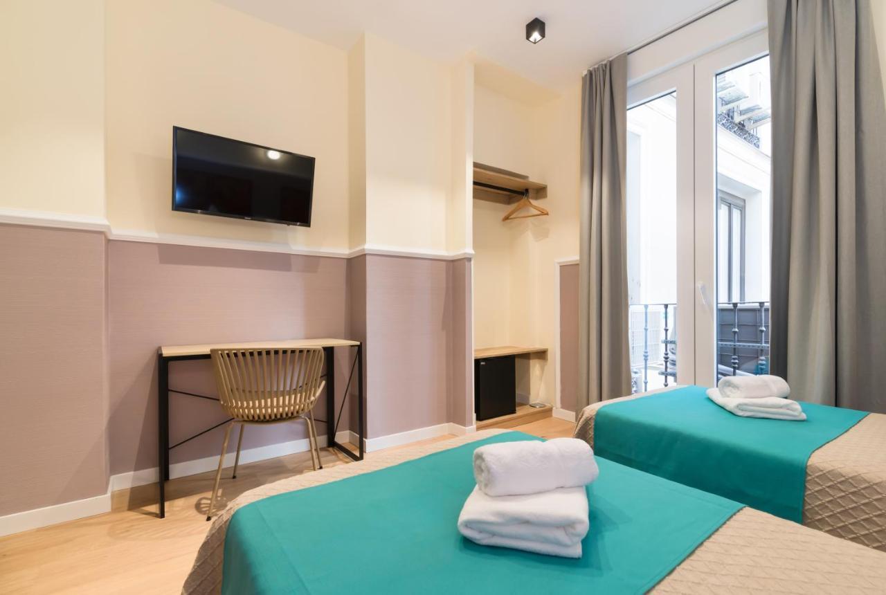 Hostal Evoke Madrid Bagian luar foto