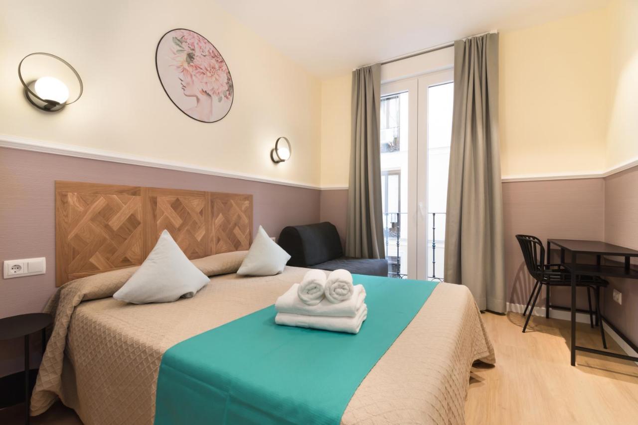 Hostal Evoke Madrid Bagian luar foto