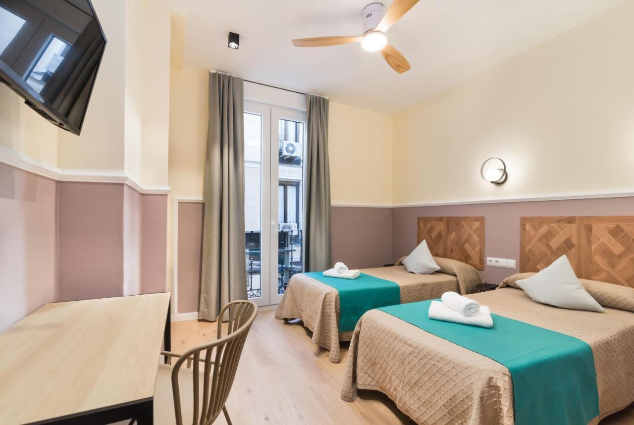Hostal Evoke Madrid Bagian luar foto